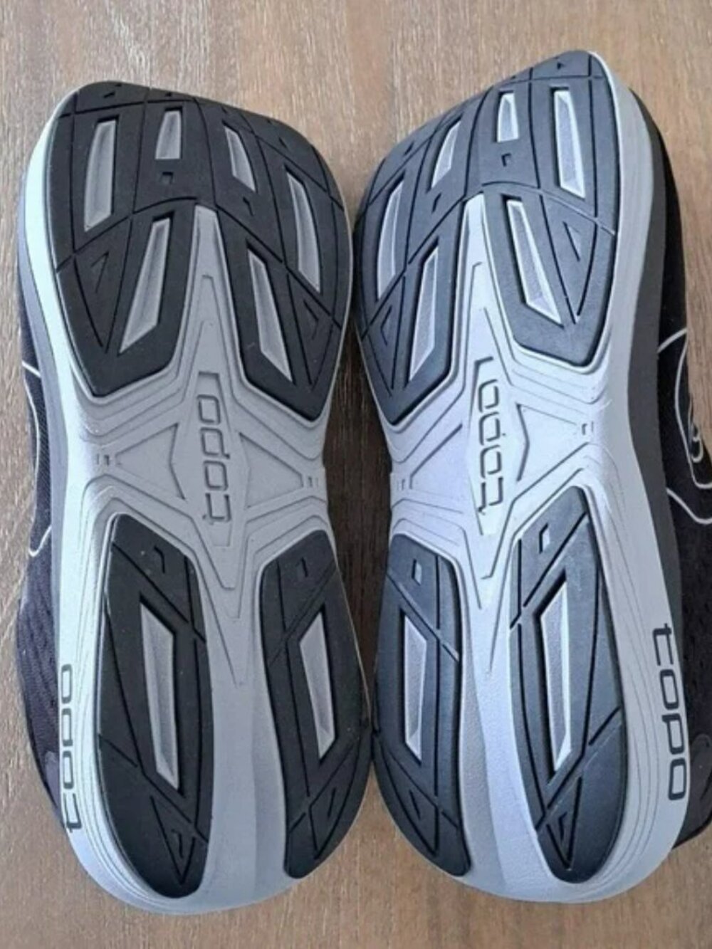 Topo Athletic Phantom 4 WP Running Shoes - Black/Charcoal - Size: Men 10 - Picture 8 of 10